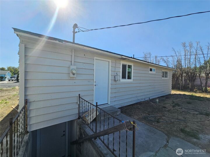 Property Photo: 4222 Sun Drive NE WA 98837
