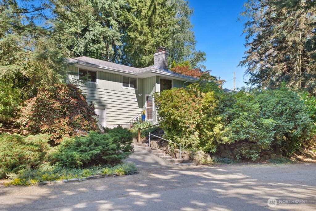 11811  33rd Avenue NE  Seattle WA 98125 photo