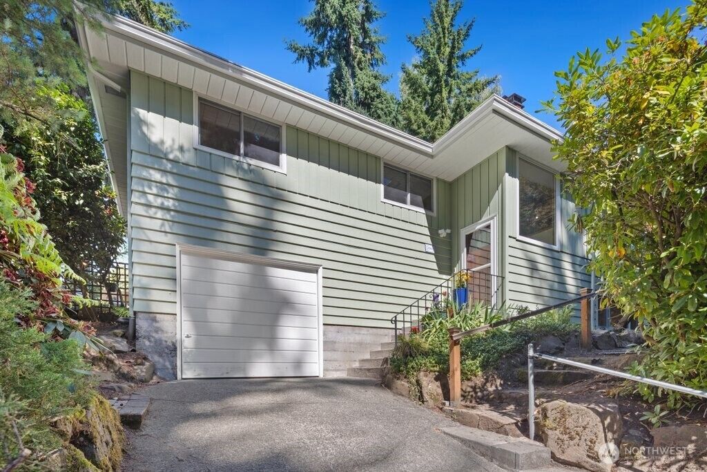 Property Photo:  11811  33rd Avenue NE  WA 98125 