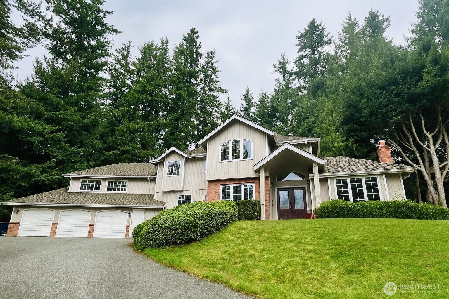 Property Photo: 23808 SE 44th Court WA 98029