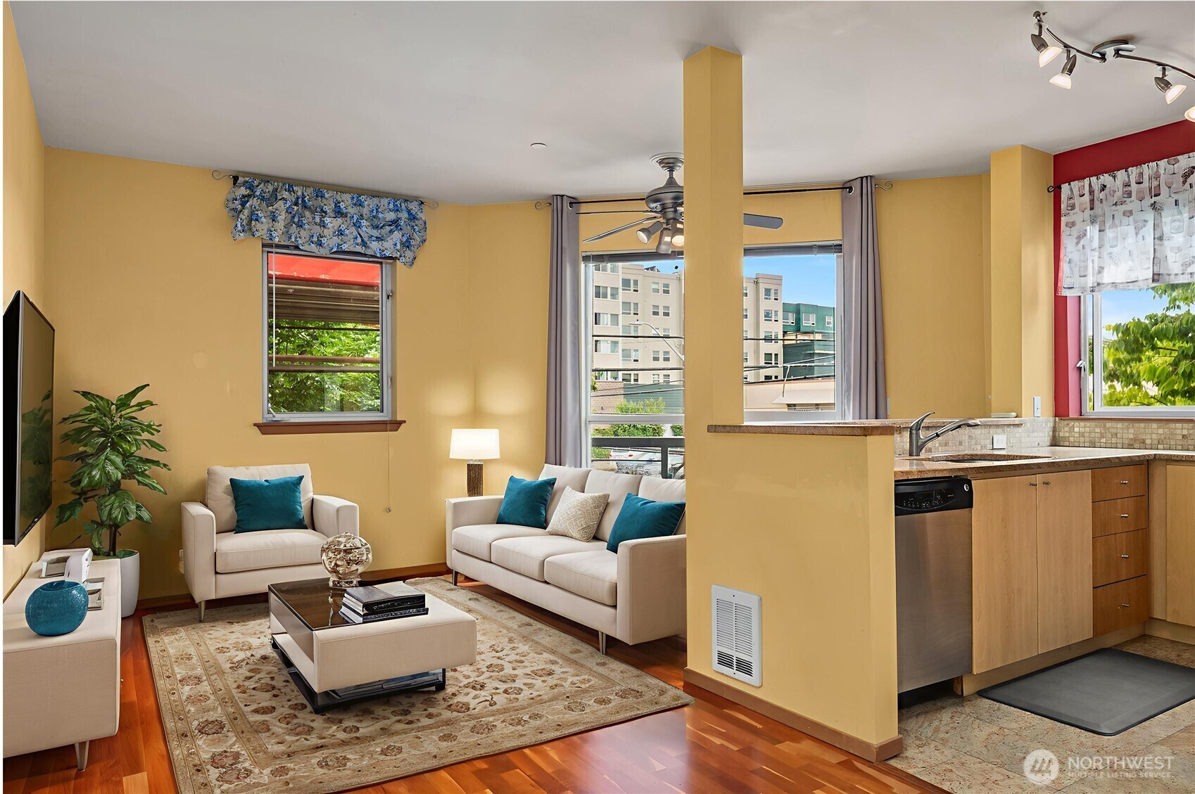 668 S Lane Street 314  Seattle WA 98104 photo