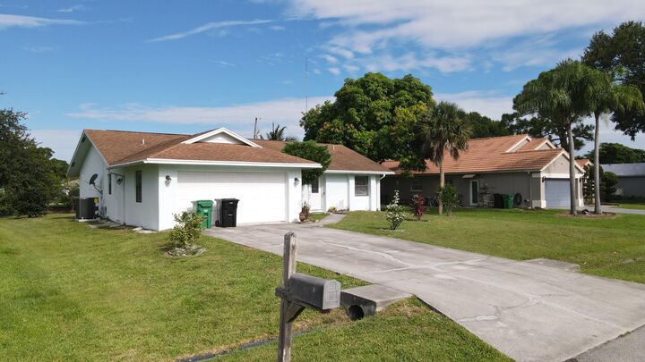 Property Photo: 2282 SE McMaster Street FL 34952