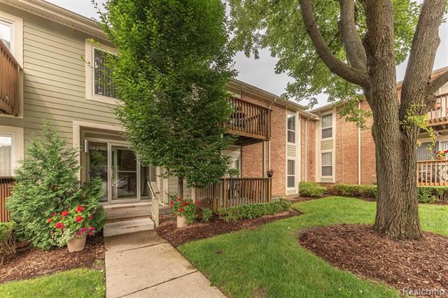Property Photo: 725 Randolph Street 218 MI 48167