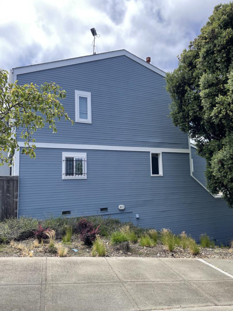 Property Photo: 14 Youngs Court CA 94124