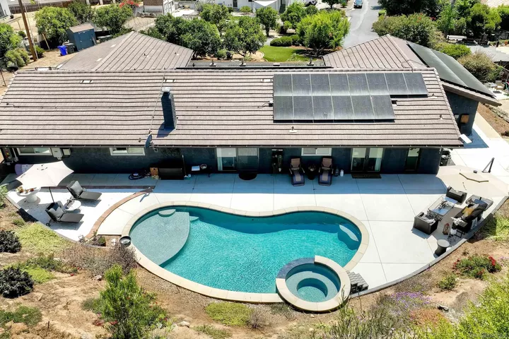 Property Photo:  660 Via Rancho Pkwy  CA 92029 