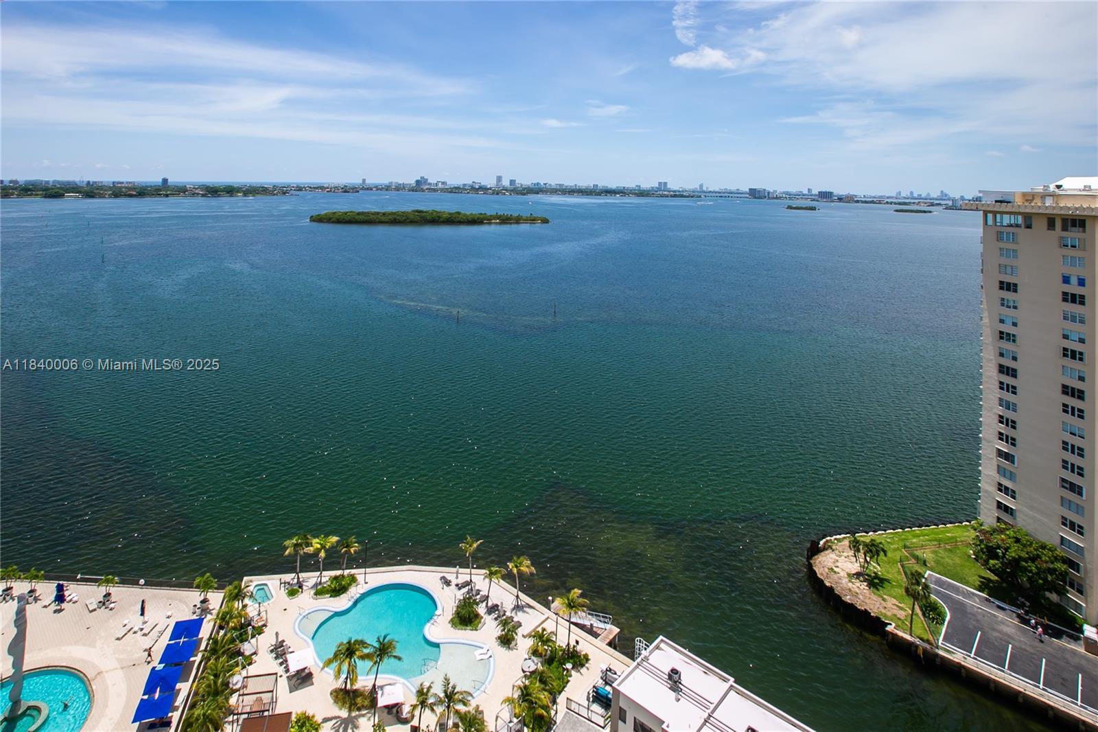 Property Photo: 1800 NE 114th St Ph06 FL 33181