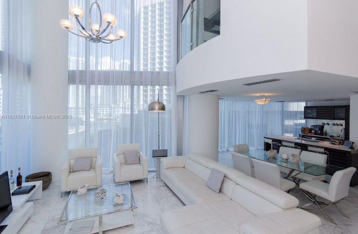 Property Photo: 200 Biscayne Boulevard Way 502 FL 33131