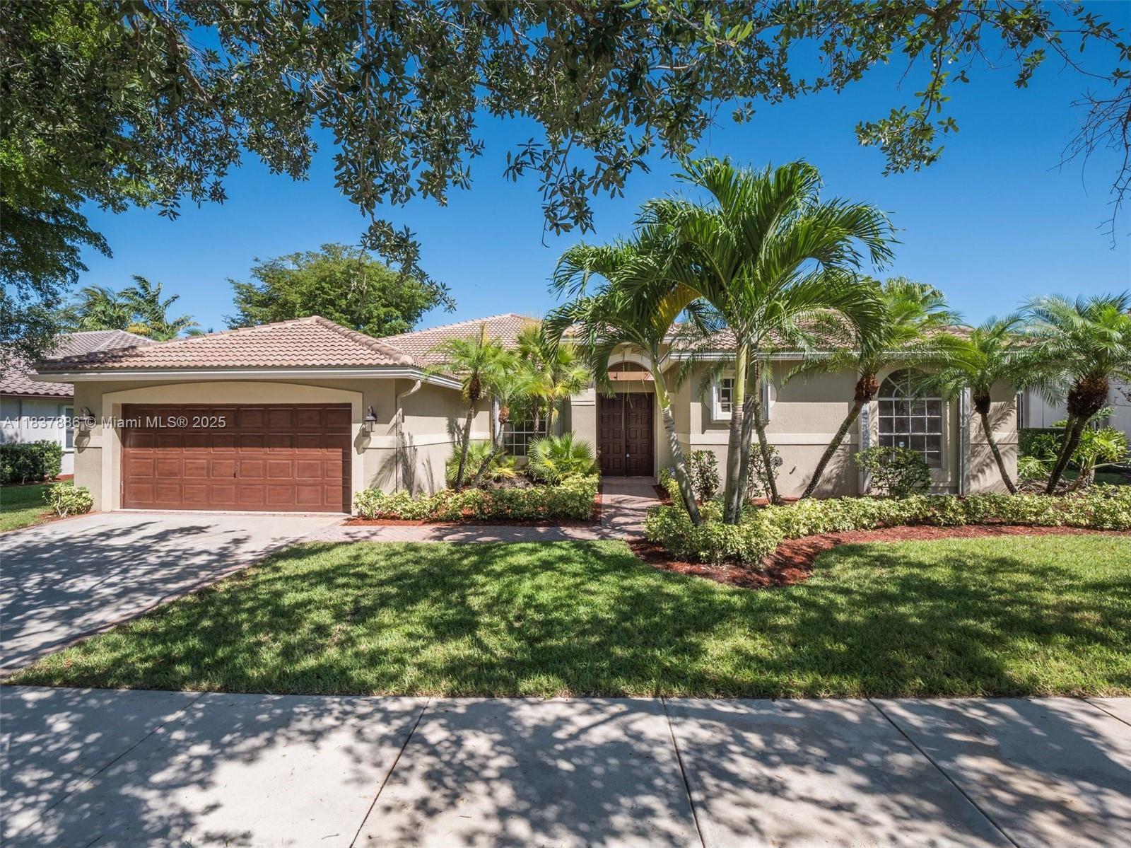 Property Photo:  2664 Edgewater Dr 2664  FL 33332 