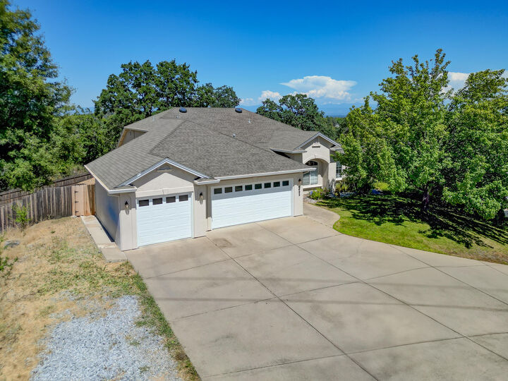 Property Photo: 4692 Corita Place CA 96001
