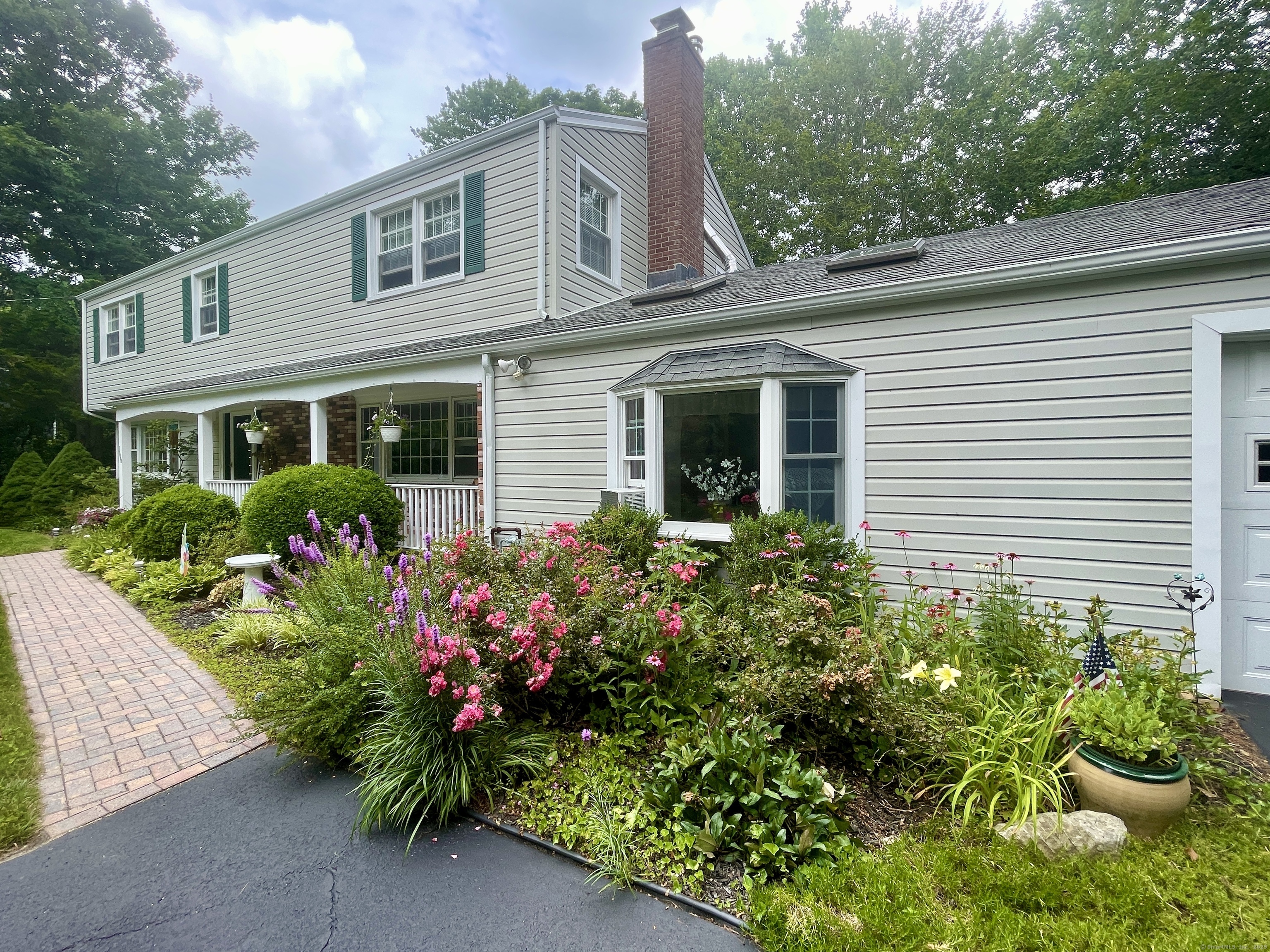 Property Photo:  100 Horse Tavern Road  CT 06611 