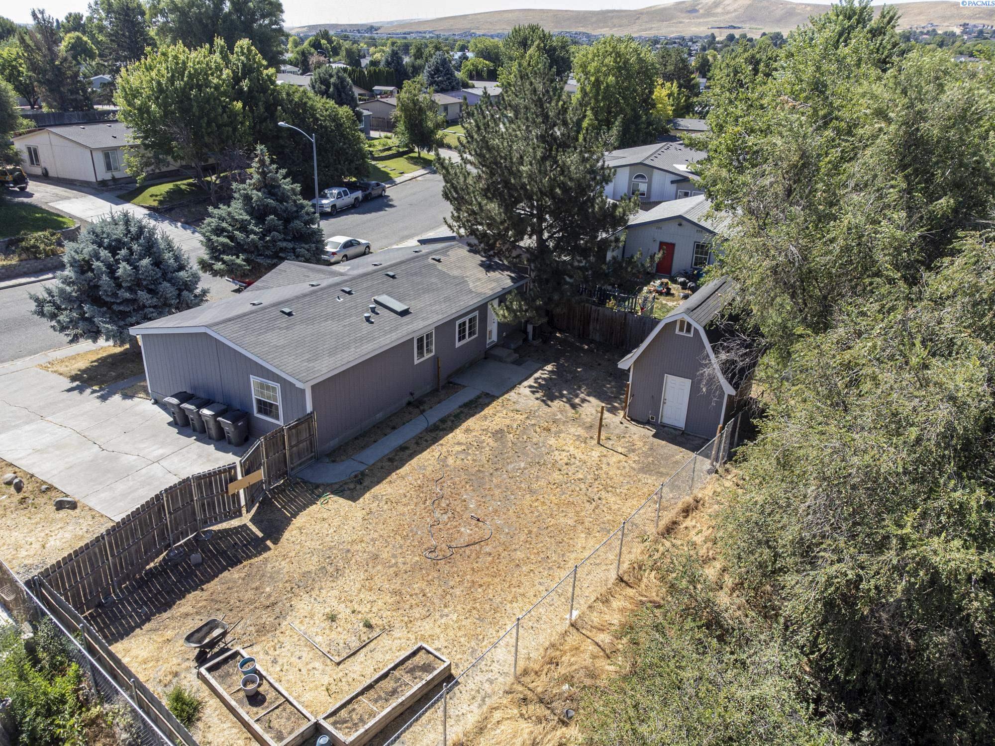 Property Photo: 2312 S Dennis St WA 99337