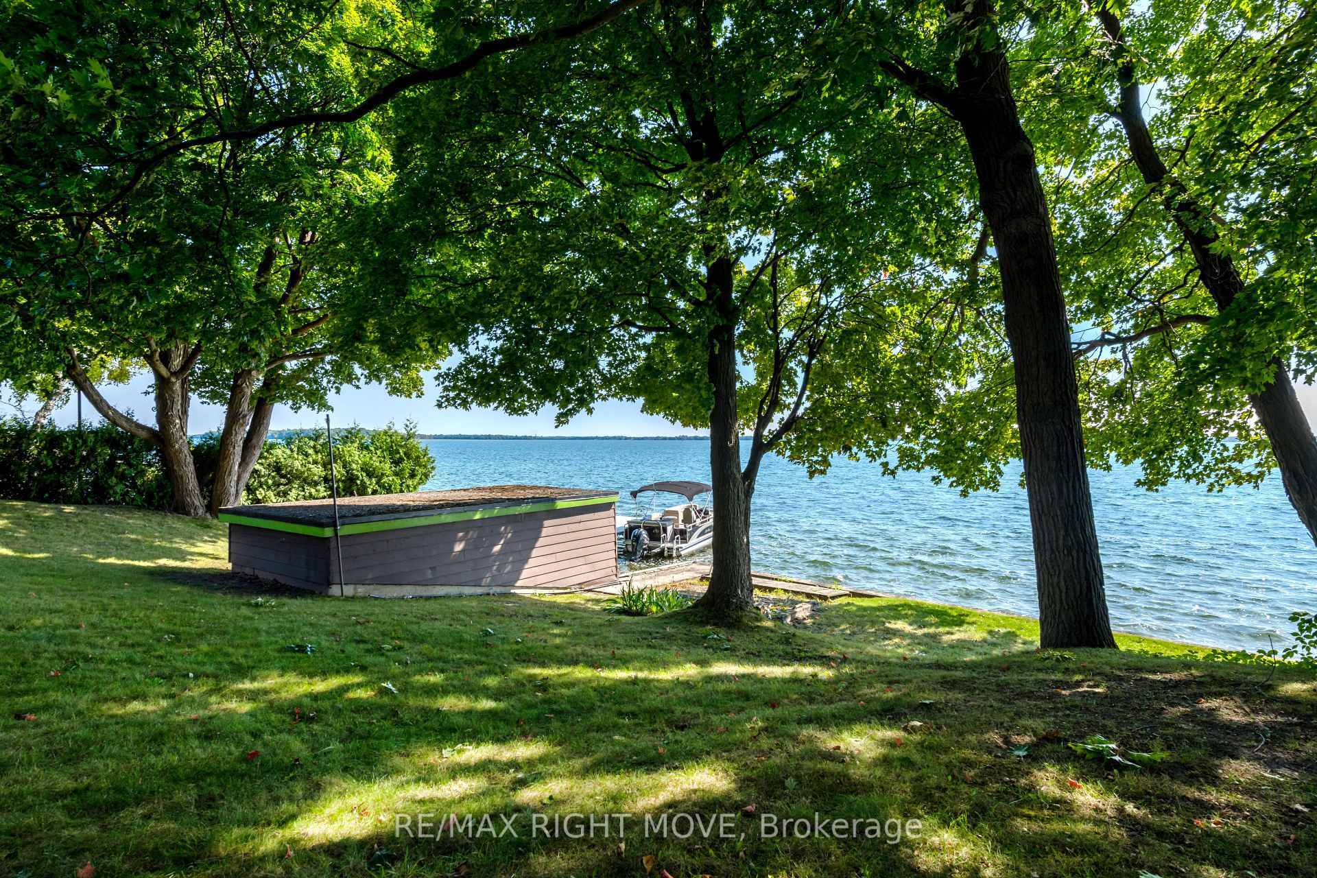 Photo de la propriété: 18 Maple Drive ON L3V 3W2