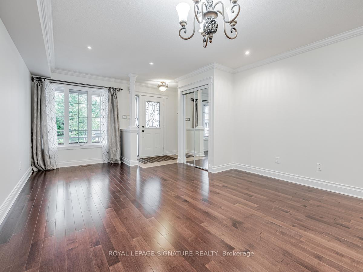 Property Photo: 118 Nahanni Drive ON L4B 4L5