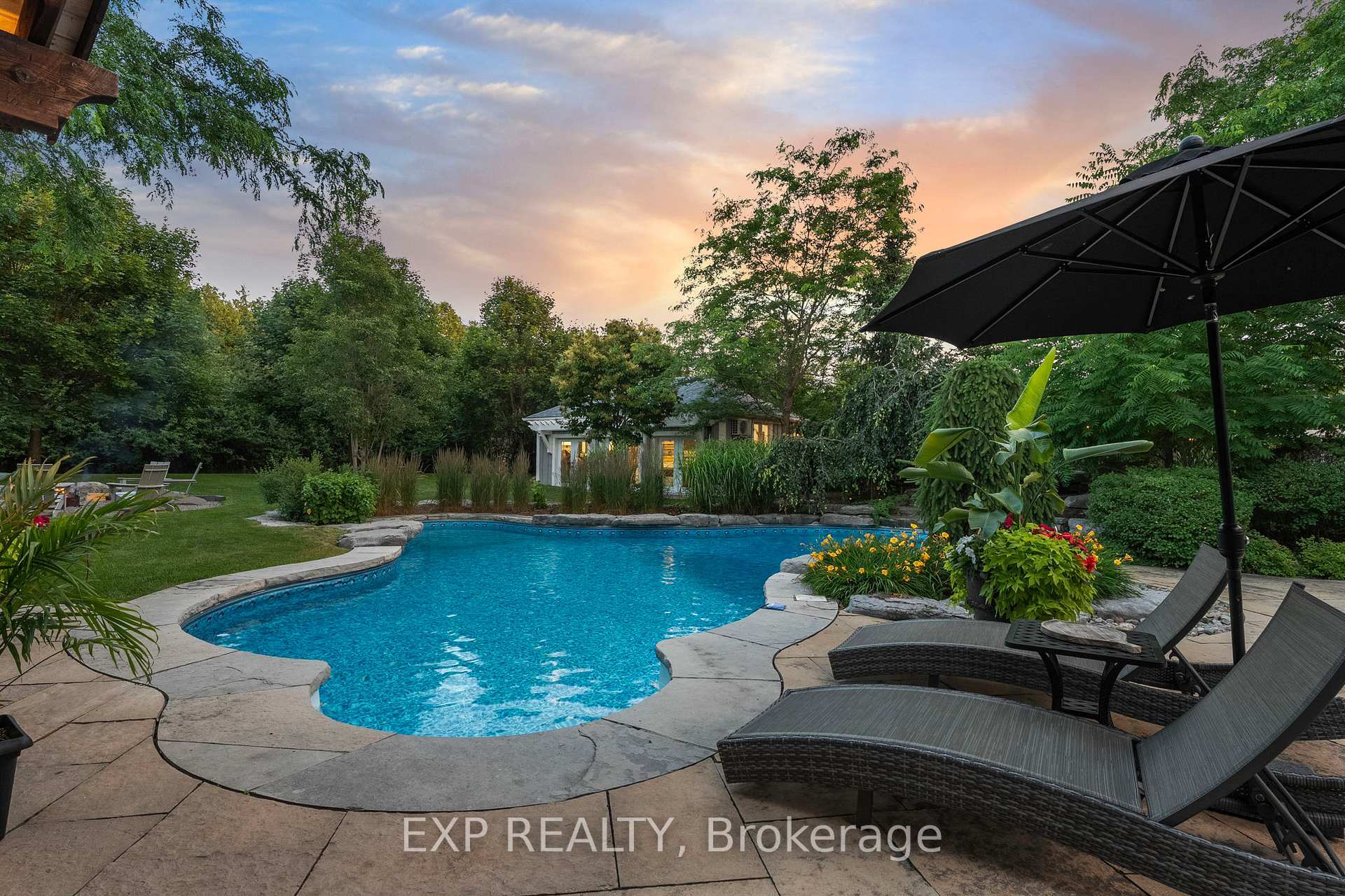 Property Photo: 3 Wolford Court ON L4P 0B1