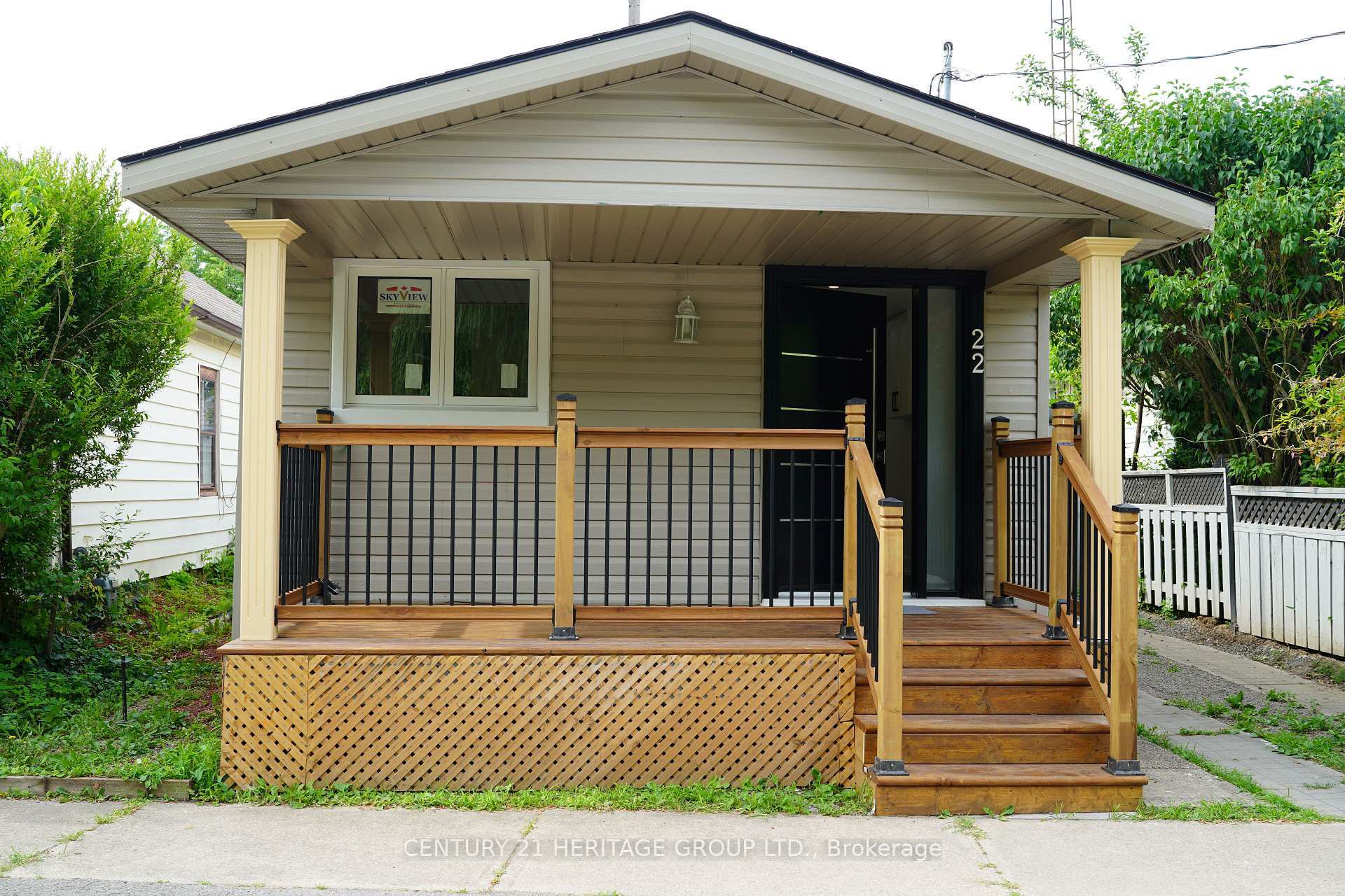 Property Photo:  22 Shickluna Street  ON L2S 1L4 