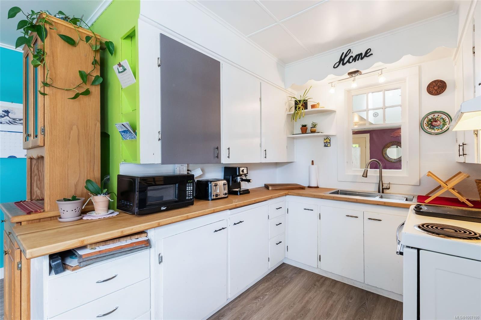 Property Photo: 2944 Pine St BC V0R 1K1