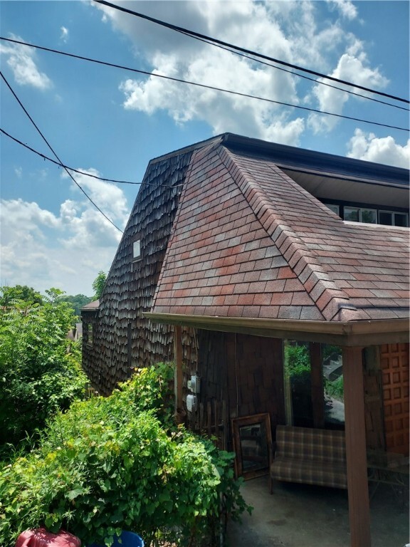 Property Photo: 2420 Elsie St PA 15210