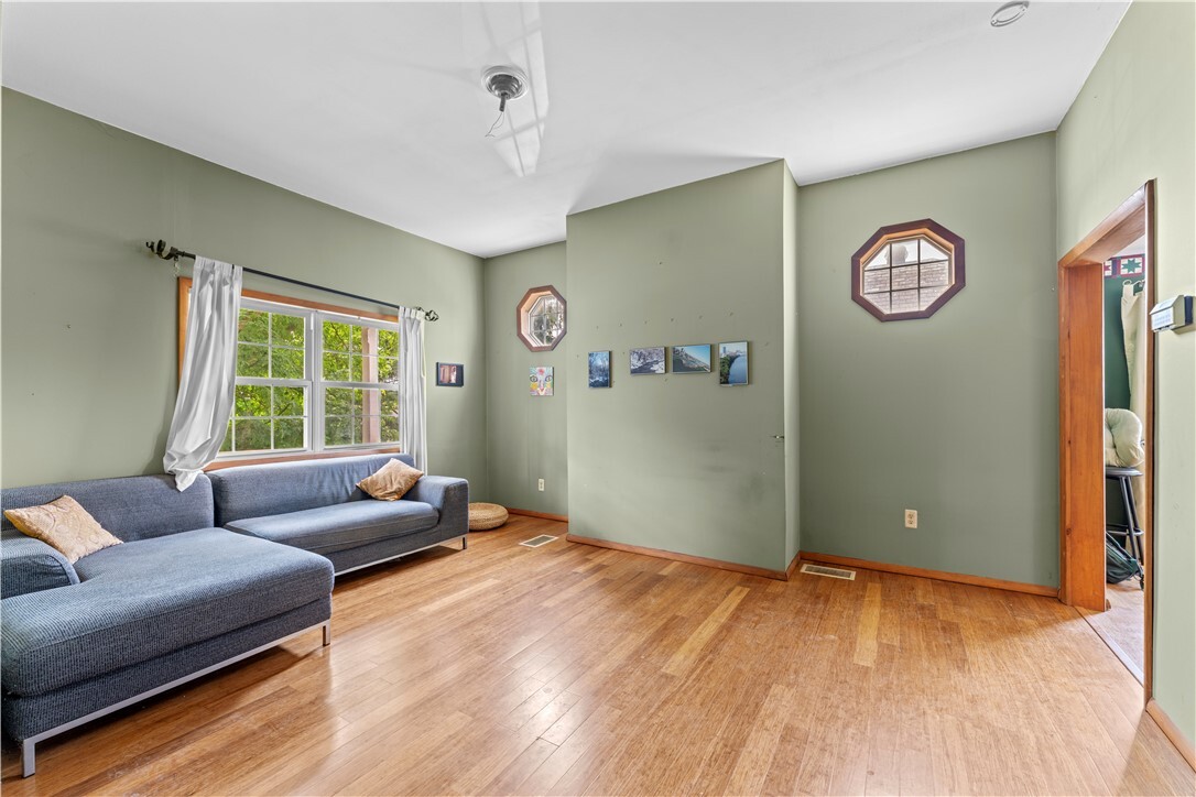 Property Photo: 213 Pennsylvania Ave PA 15202