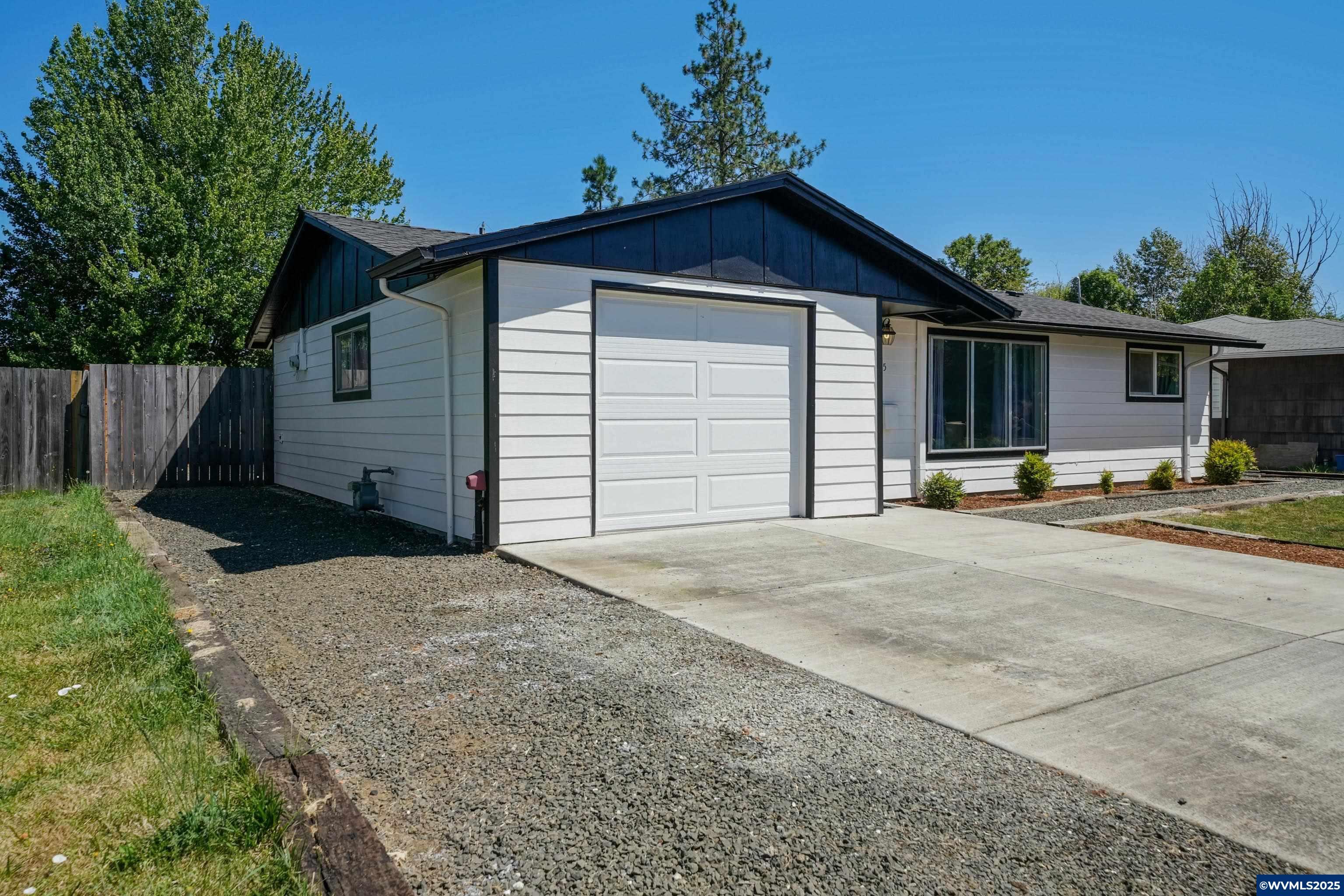 Property Photo:  935 NW Sycamore Av  OR 97330 