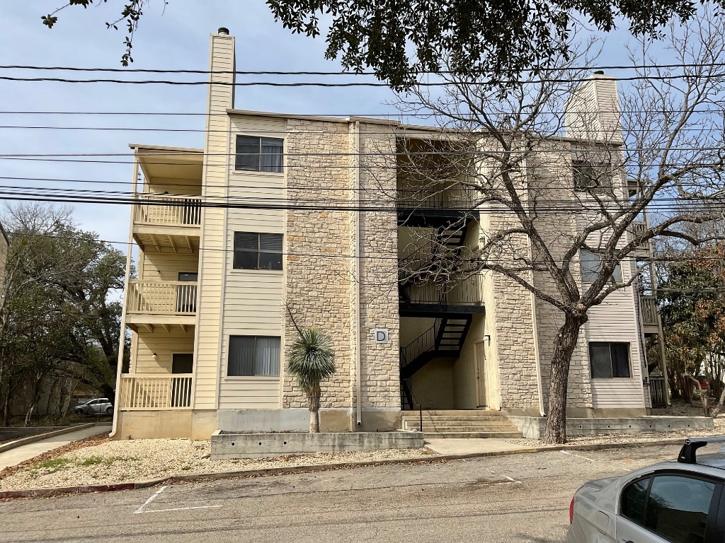 Property Photo: 1013 Chestnut Street Building D, Unit 5 TX 78666