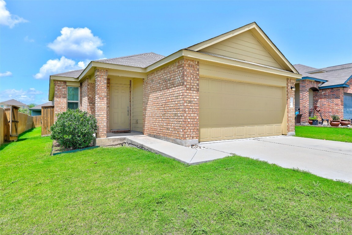 Property Photo: 516 Circle Way TX 76537