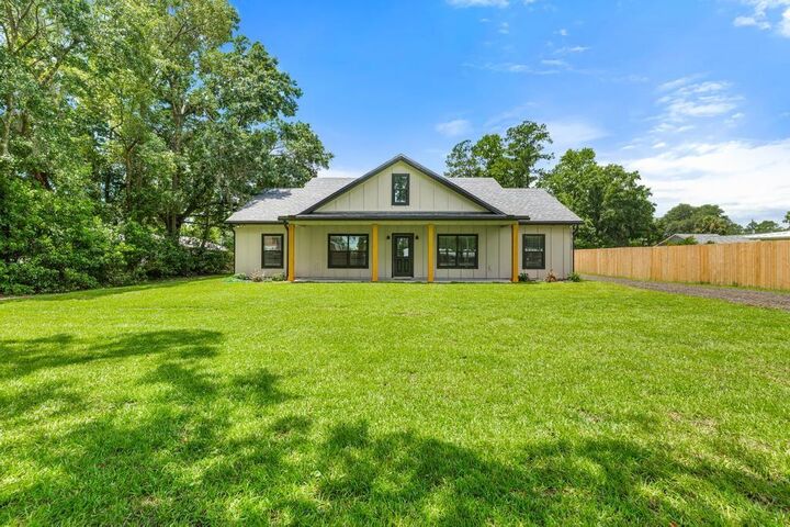 Property Photo: 37280 New Oak Street FL 32046