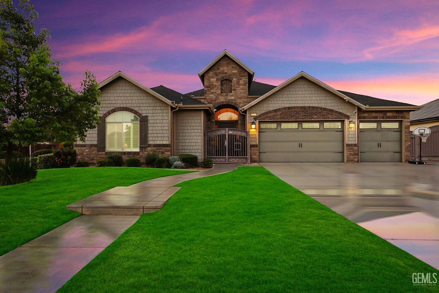 Property Photo: 9318 Rancho Viejo Drive CA 93314