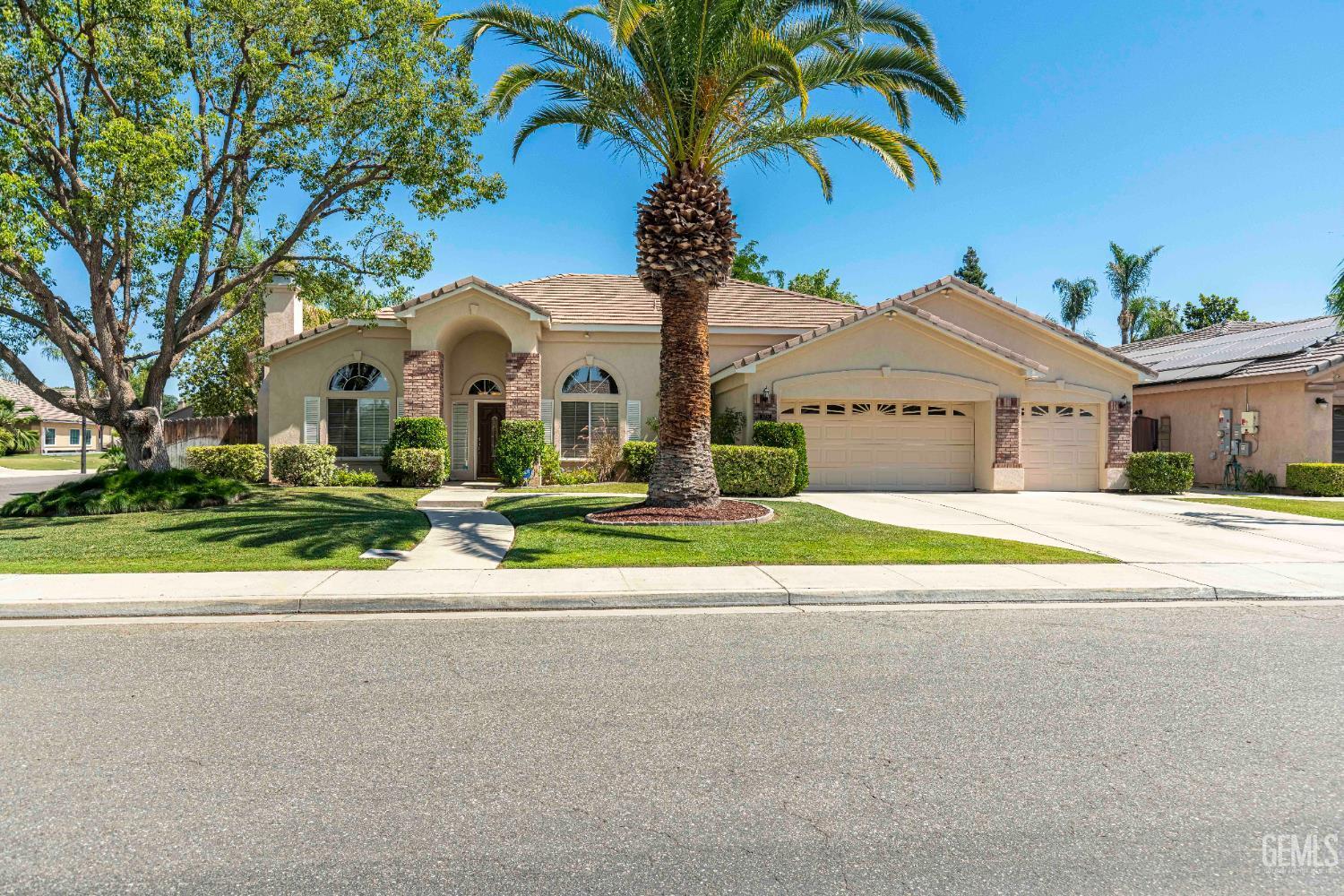 Property Photo: 10726 Beaver Creek Drive CA 93312