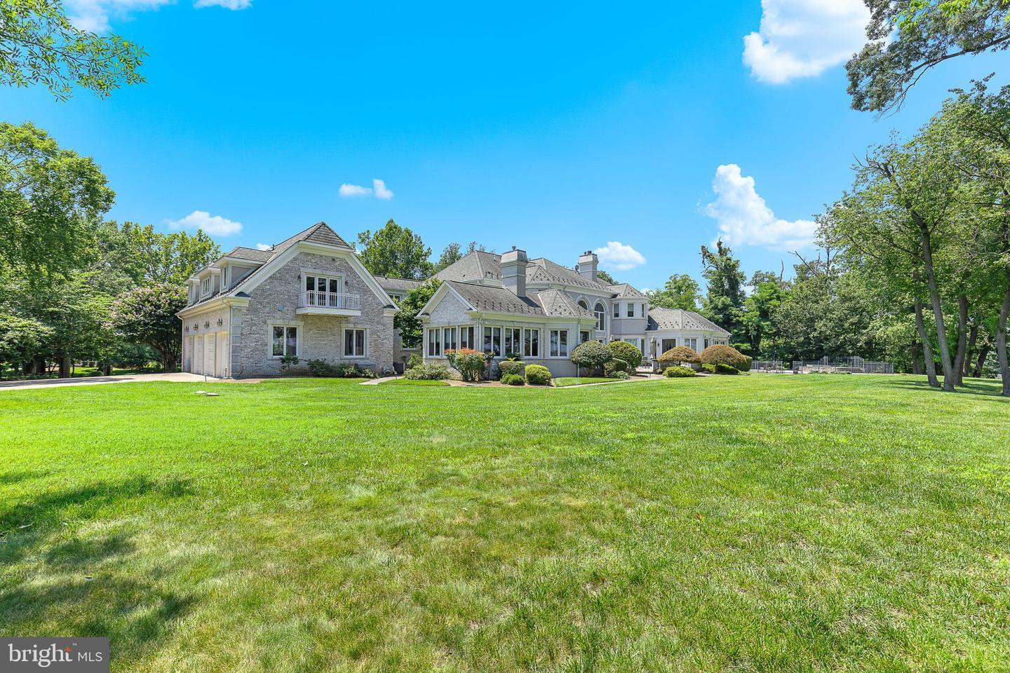 Property Photo: 11195 Gunston VA 22079