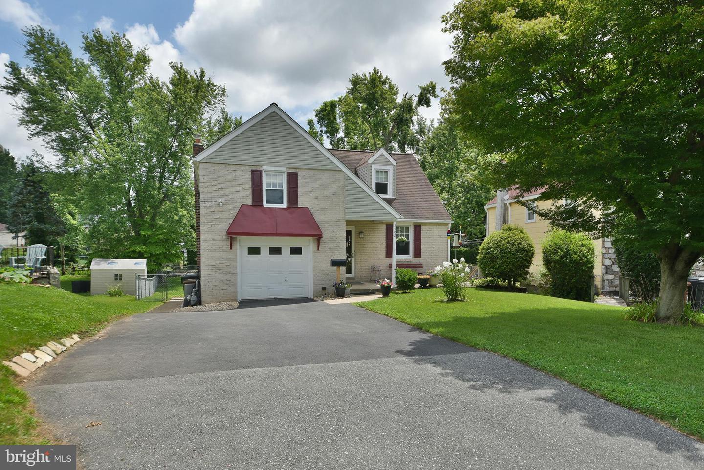 Property Photo: 2508 Fernwood Avenue PA 19001