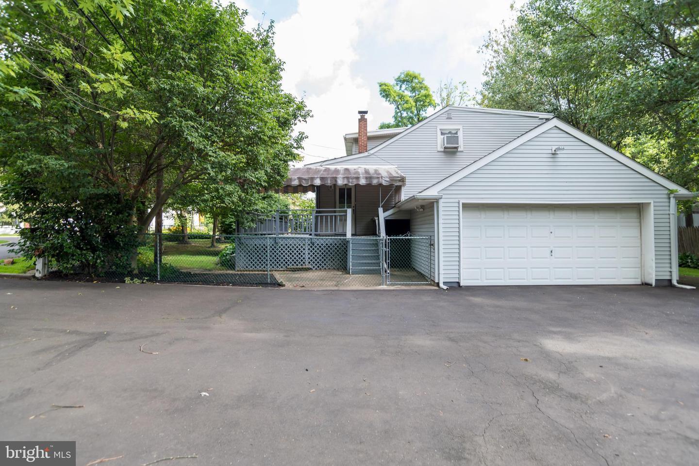 Property Photo:  1656 Highland Avenue  PA 19047 