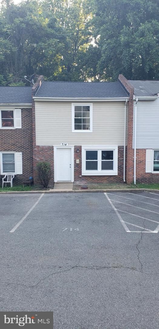 Property Photo: 714 Denton Circle VA 22401