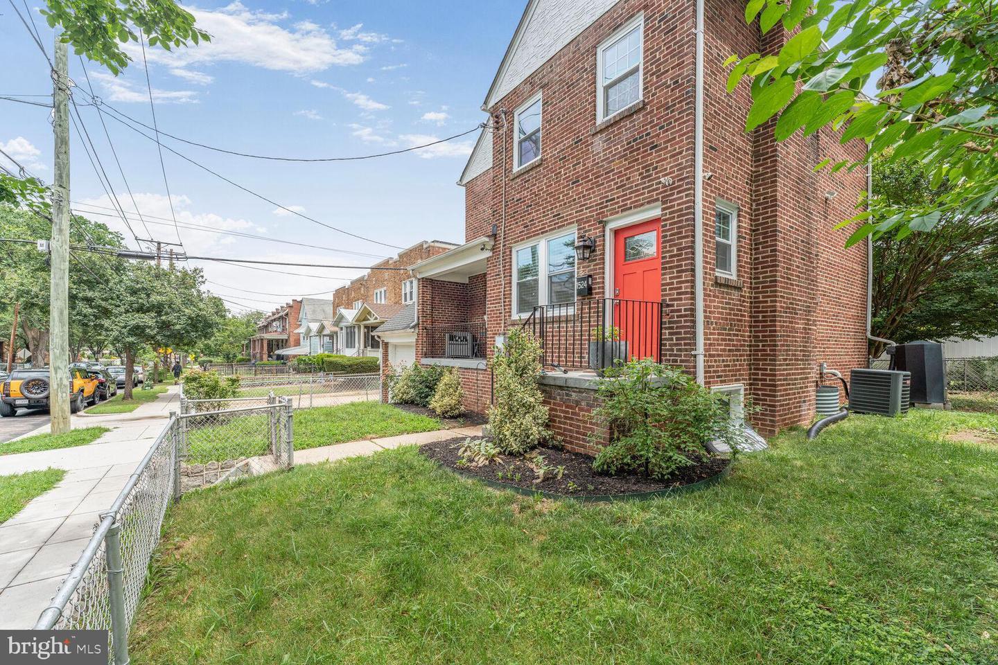 Property Photo: 1524 19th Street SE DC 20020