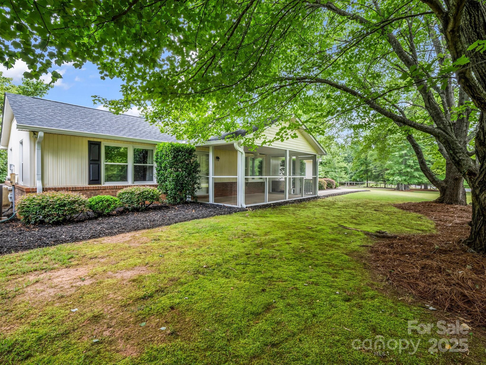 Property Photo: 1320 Little Mountain Road NC 28722