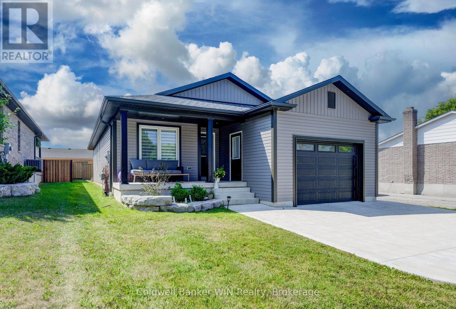 Property Photo: 780 Waterloo Street ON N0G 2L3