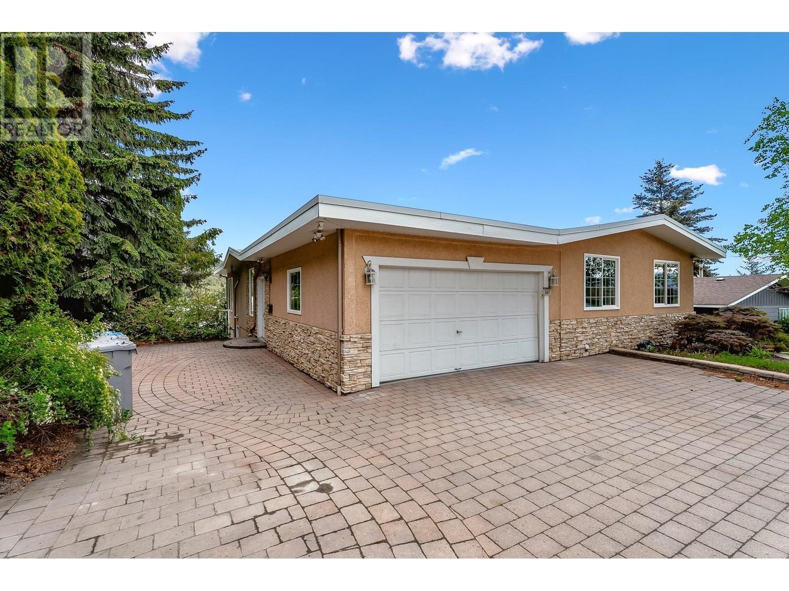 Property Photo: 845 Gleneagles Drive BC V2E 1K2