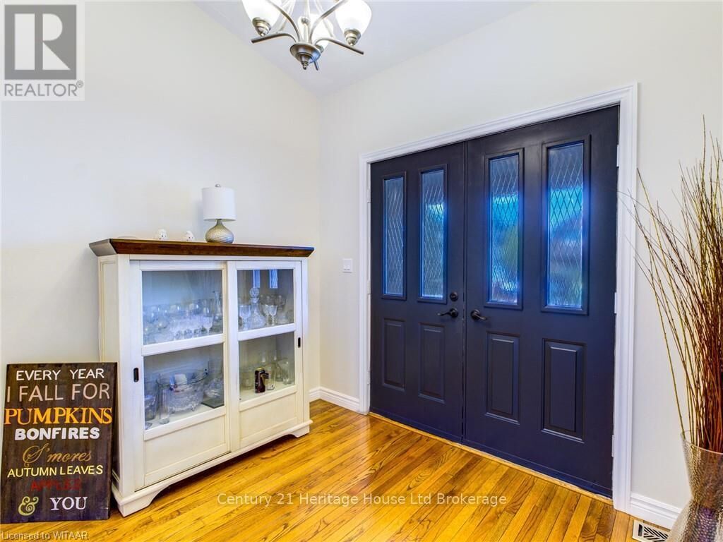 Property Photo: 10 Blackfoot Place ON N4T 1E2