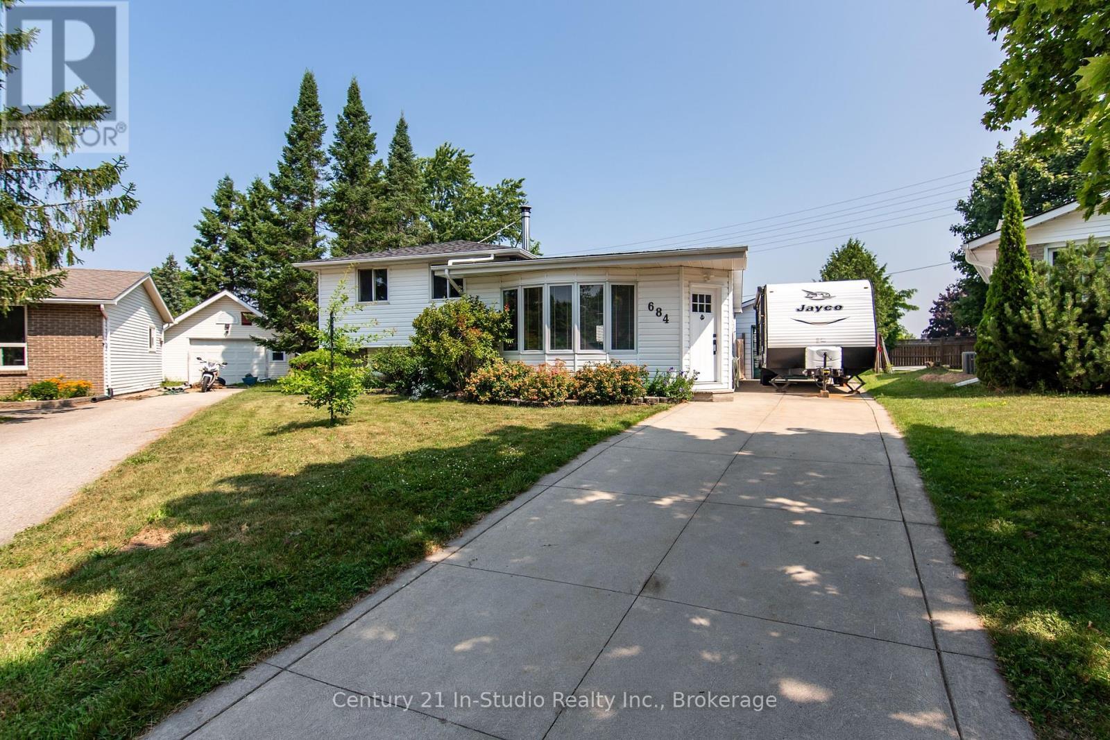 Property Photo: 684 Johnston Crescent ON N2Z 1S4