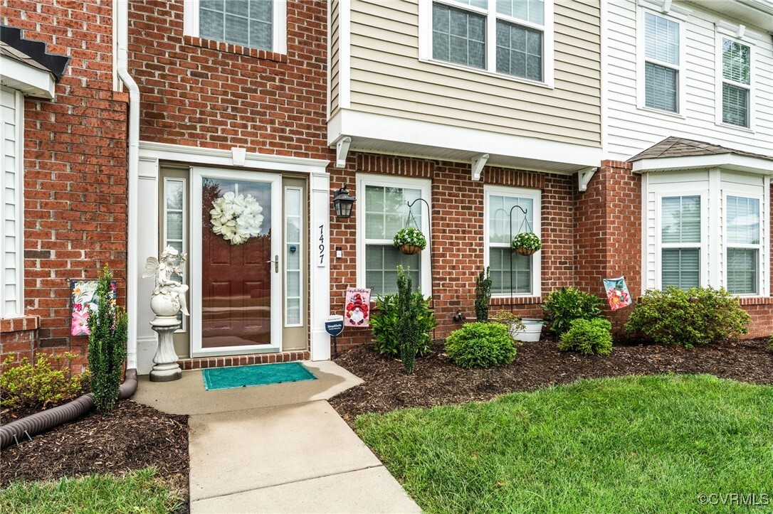 Property Photo: 7497 Pebble Lake Drive VA 23111