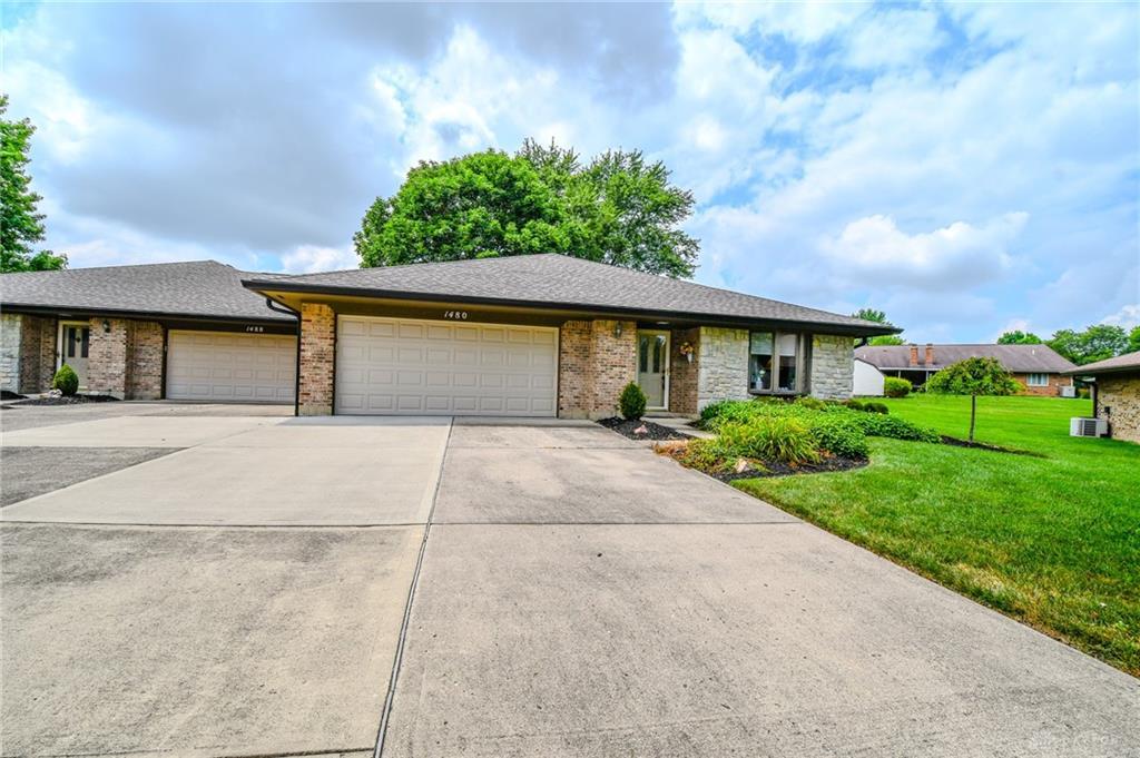 Property Photo:  1480 Cross Creek Circle  OH 45429 
