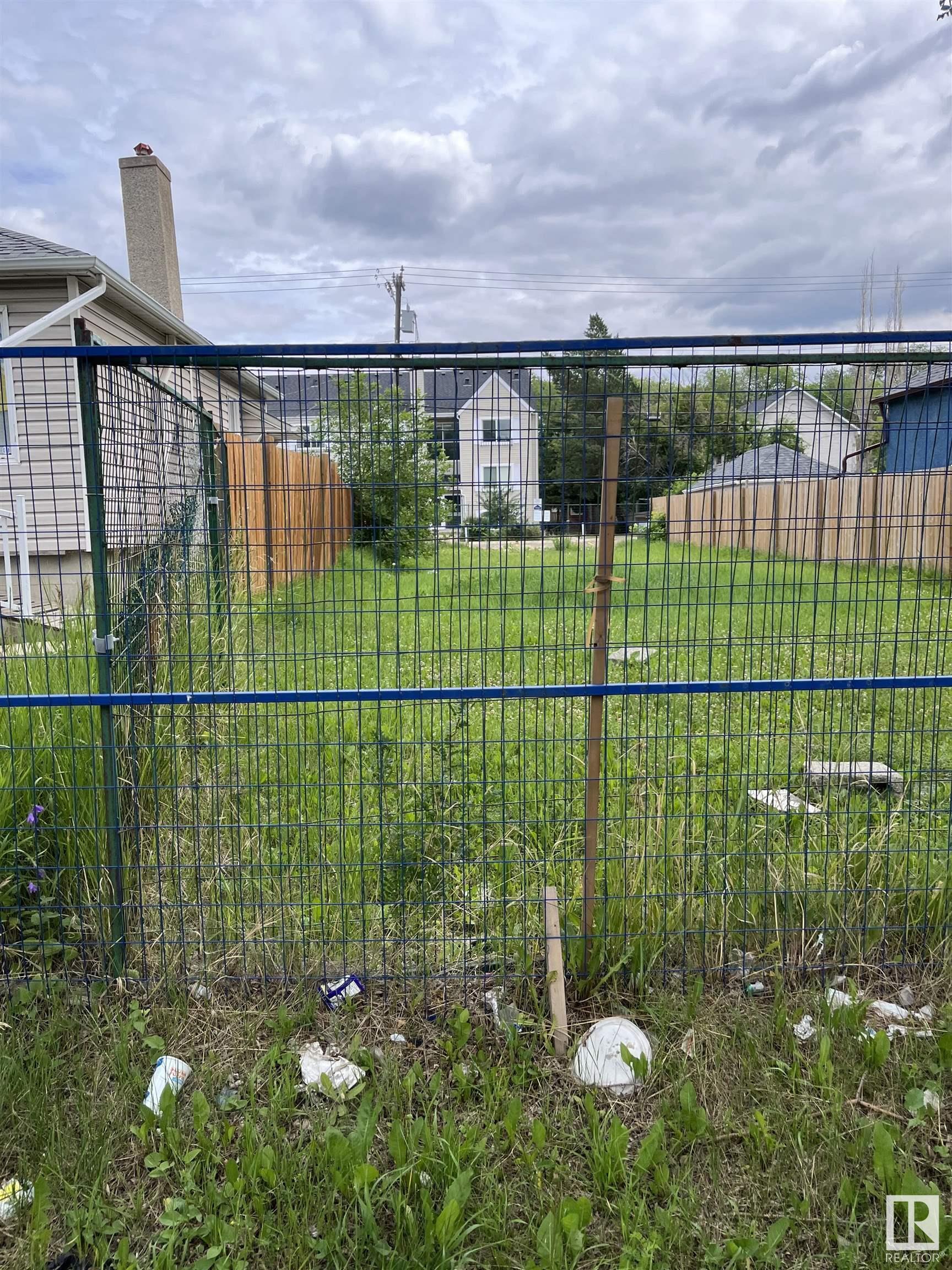 Property Photo:  11715 97 Street NW  AB T5G 1Y3 