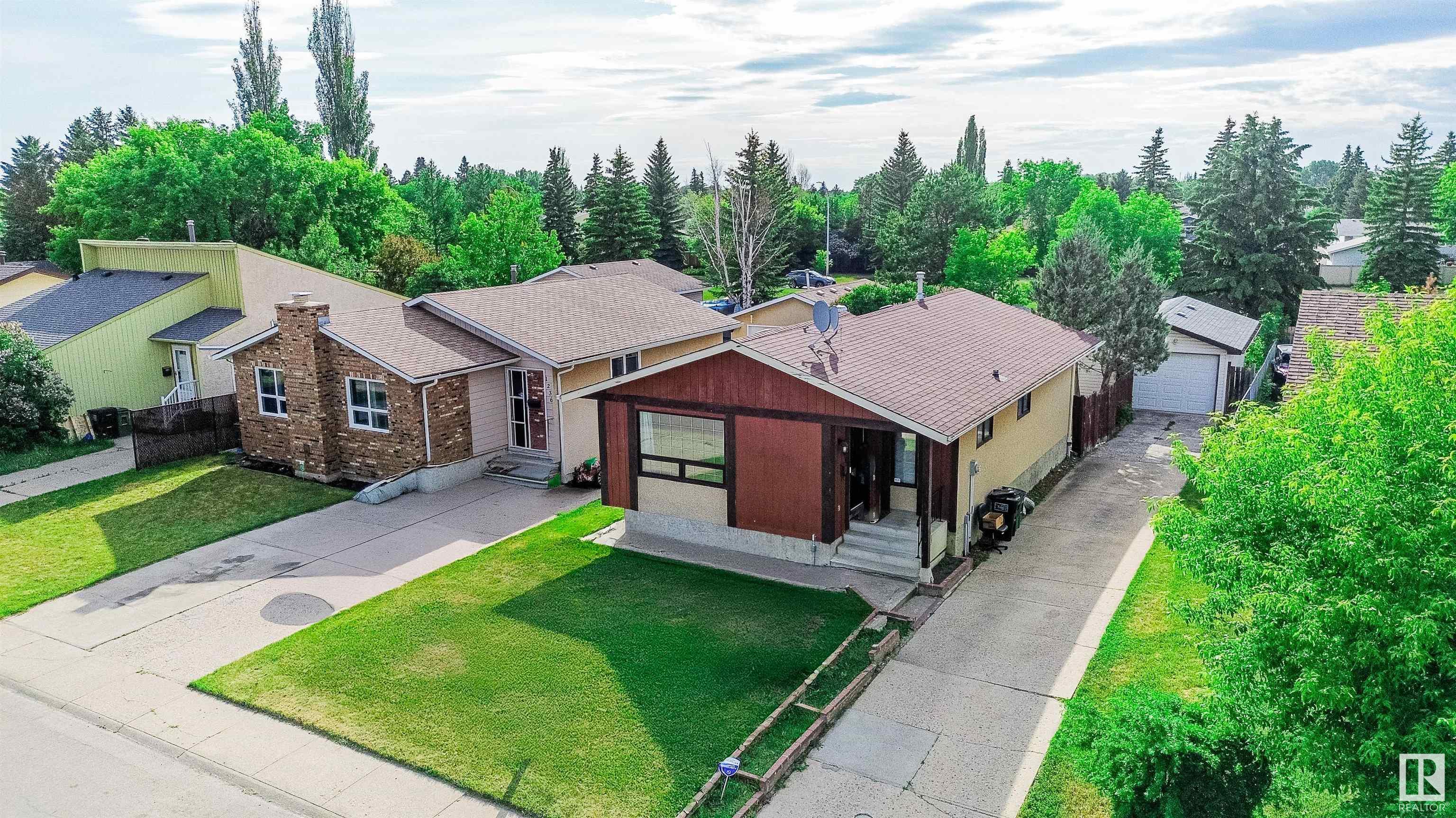 1240 65 St NW  Edmonton AB T6L 2E7 photo