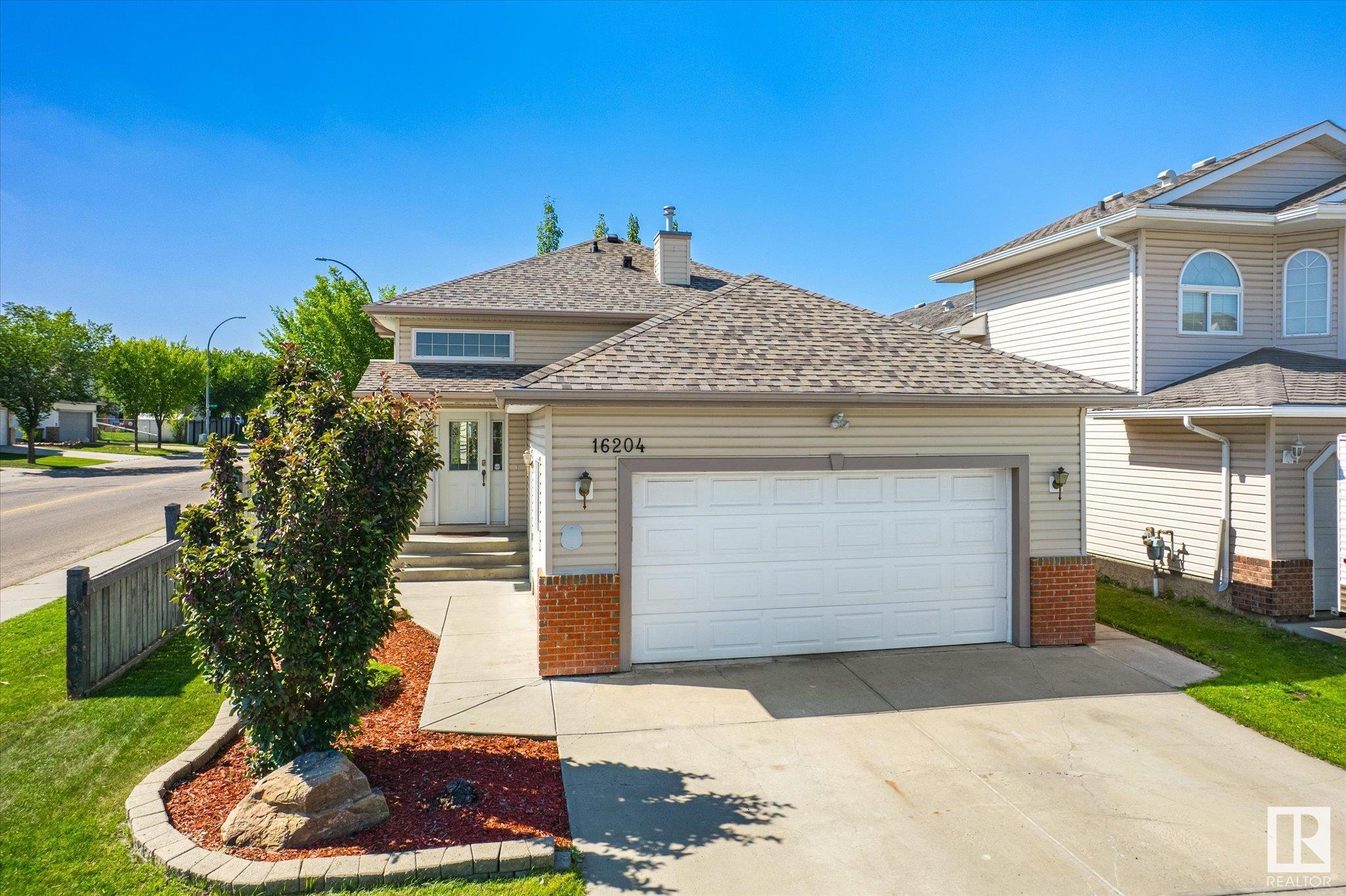16204 51 Street NW  Edmonton AB T5Y 3K2 photo