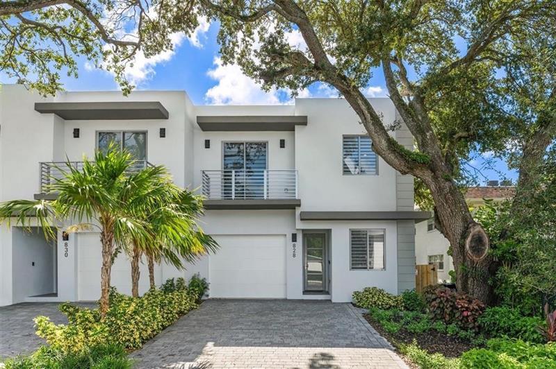 Property Photo:  828 SW 30th St  FL 33315 