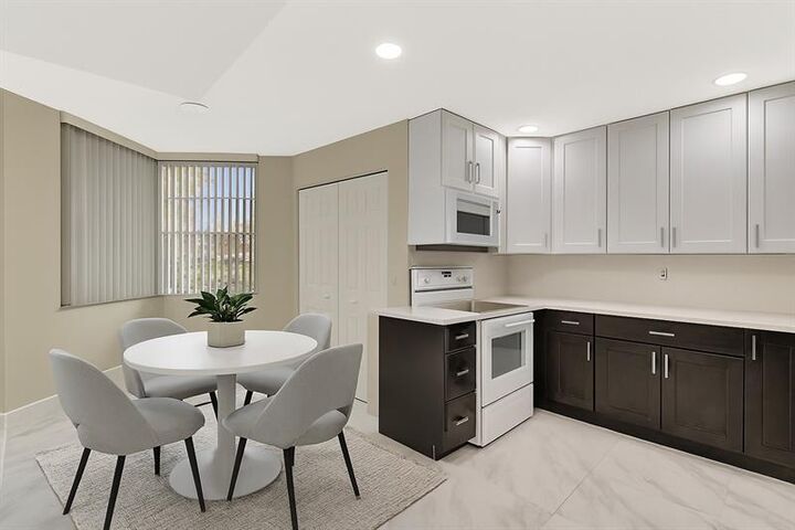Property Photo:  9510 Seagrape Dr 201  FL 33324 