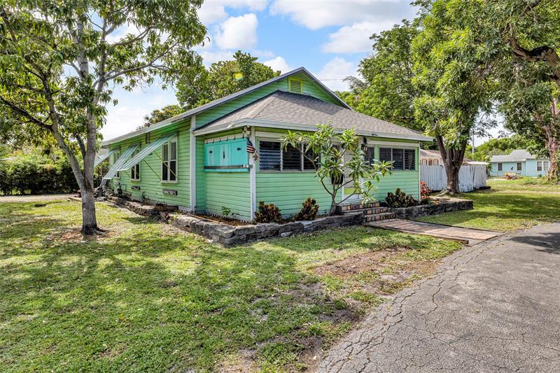 Property Photo:  803 NE 3rd Ave  FL 33060 