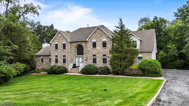 Property Photo: 8 Van Fleet Ct NJ 08844