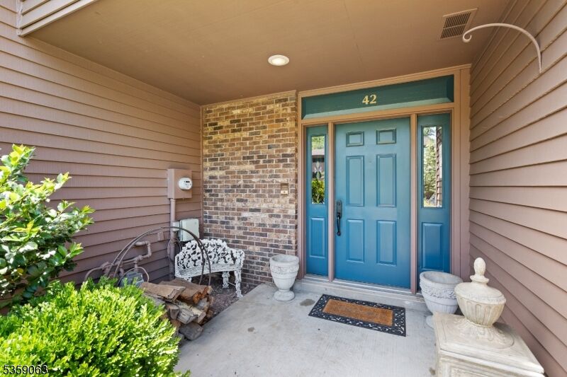 Property Photo:  42 Lexington Ct  NJ 07676 
