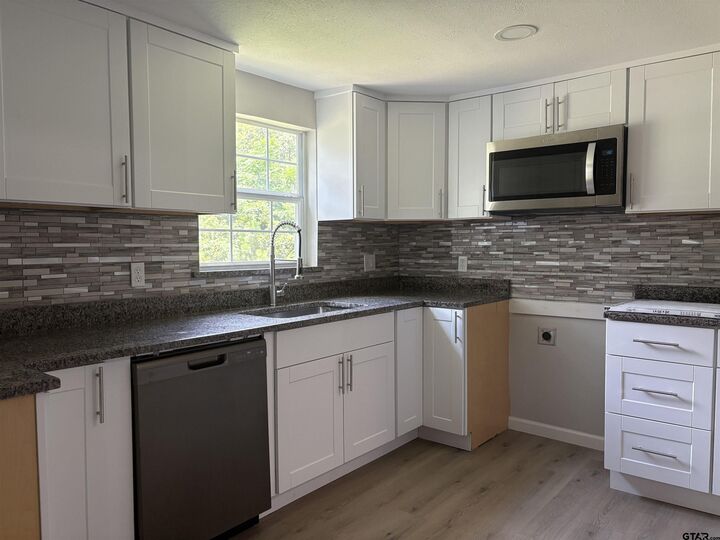 Property Photo: 816 Newsome TX 75644