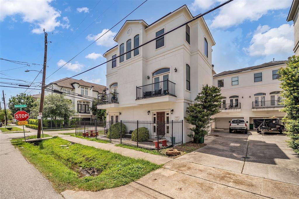 Property Photo: 5501 Petty Street TX 77007